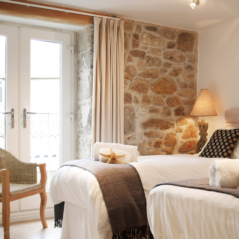 Luxury self catering in Cornwall with sea views.