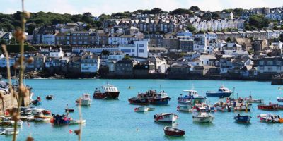 A guide to St Ives Beach - For your stay at the Sail Lofts luxury apartments.