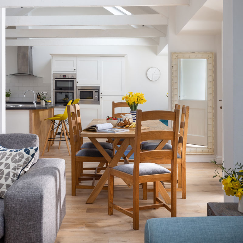 Beach Dining Area and Kitchen